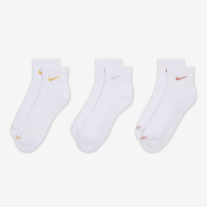 Nike Everyday Plush Cushioned Ankle Socks