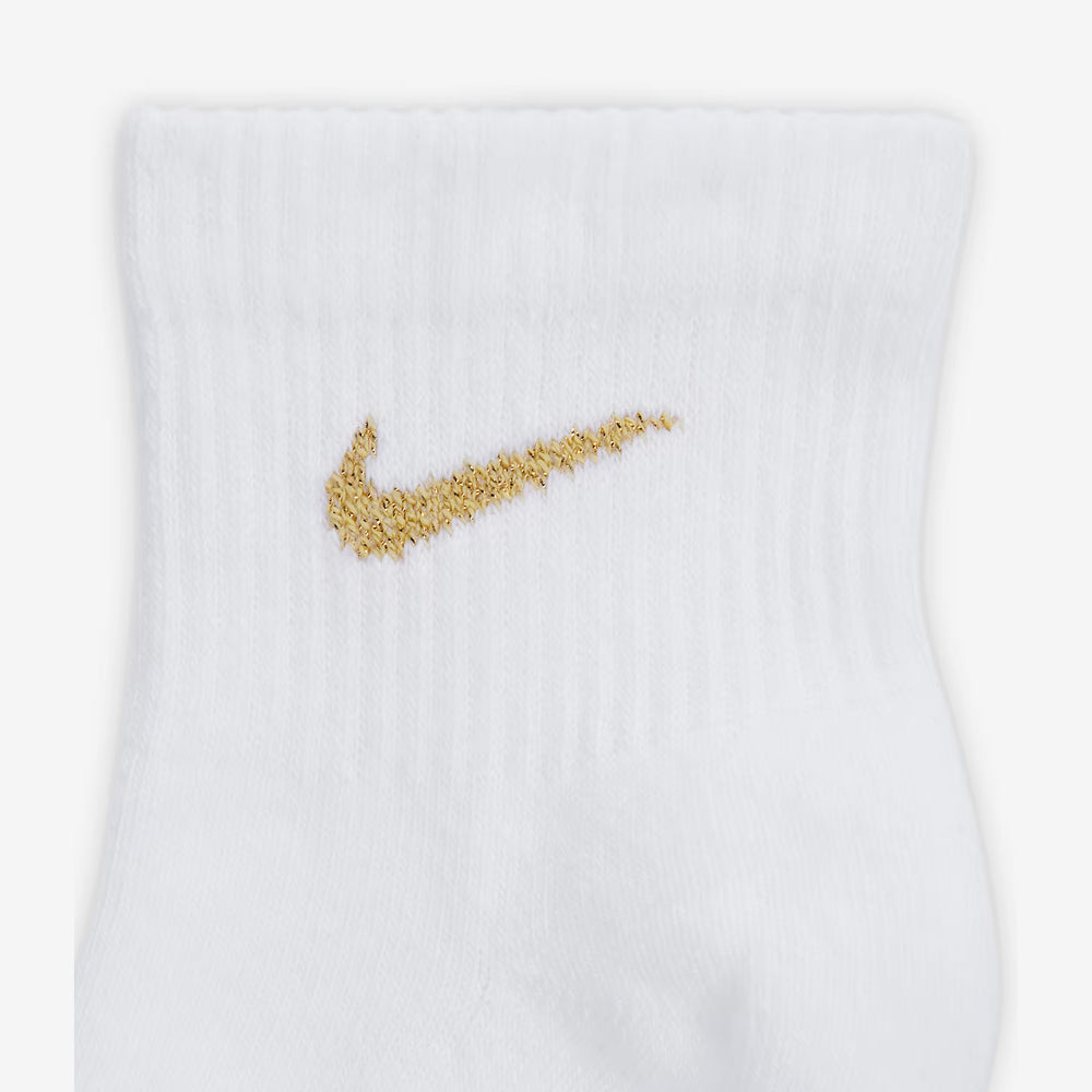 Nike Everyday Plush Cushioned Ankle Socks