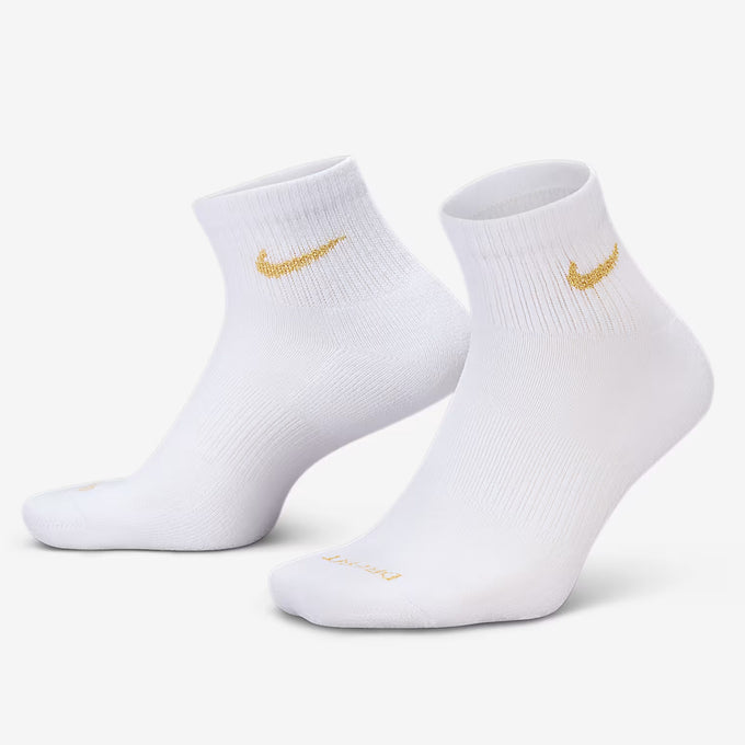 Nike Everyday Plush Cushioned Ankle Socks